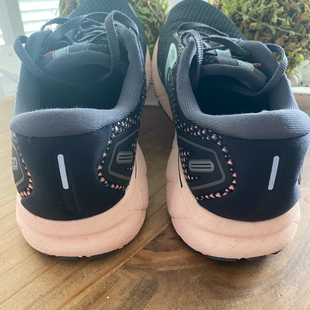 Brooks Ghost 14 size 10 medium - Picture 2 of 13